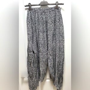 KALIYANA (Canadian Designer) parachute pants. Size XL